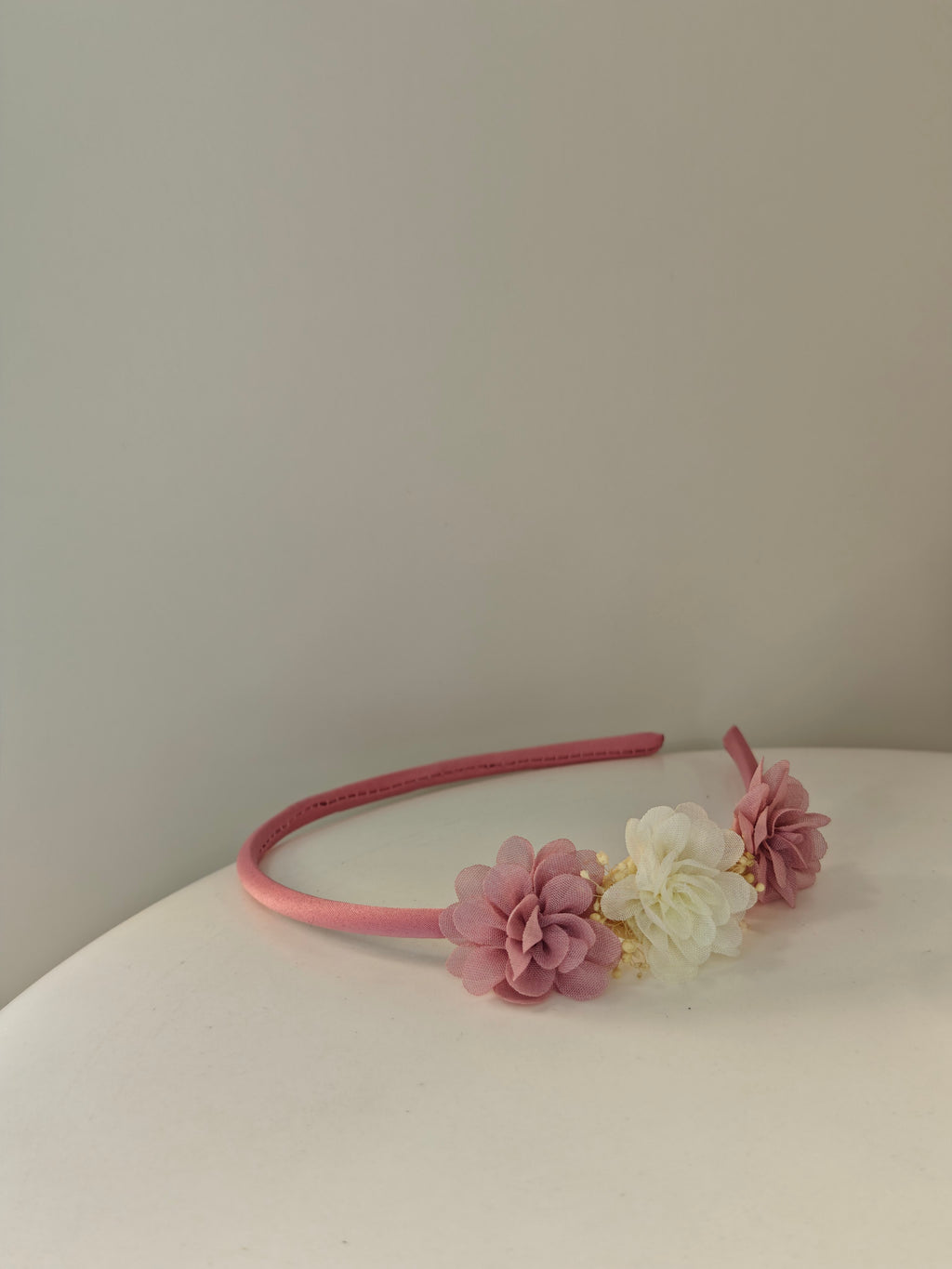 Cerchietto Elsa con 3 Fiori Combinati e Gypsophila Siena