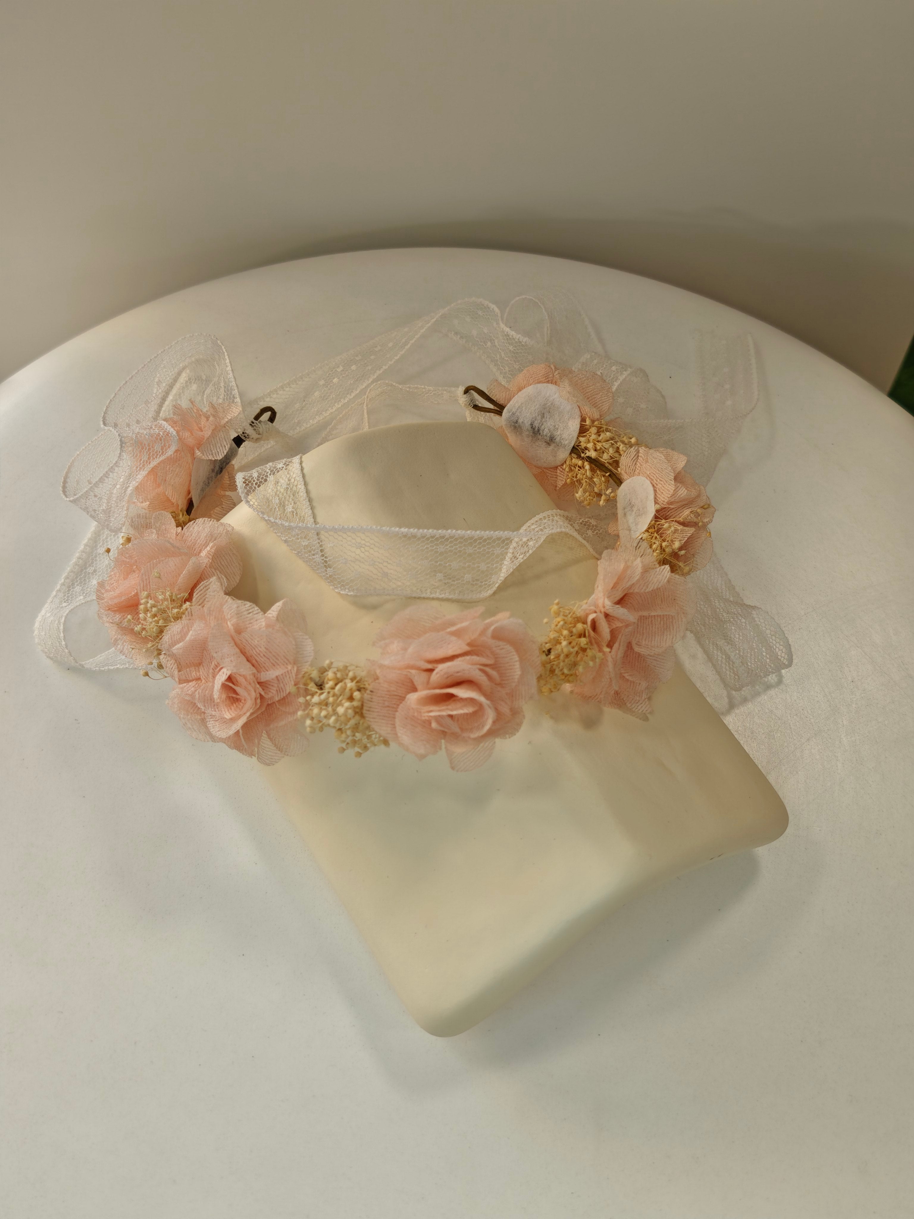 Coroncina Copricapo Arco con Fiori di Bambula e Nastri Siena