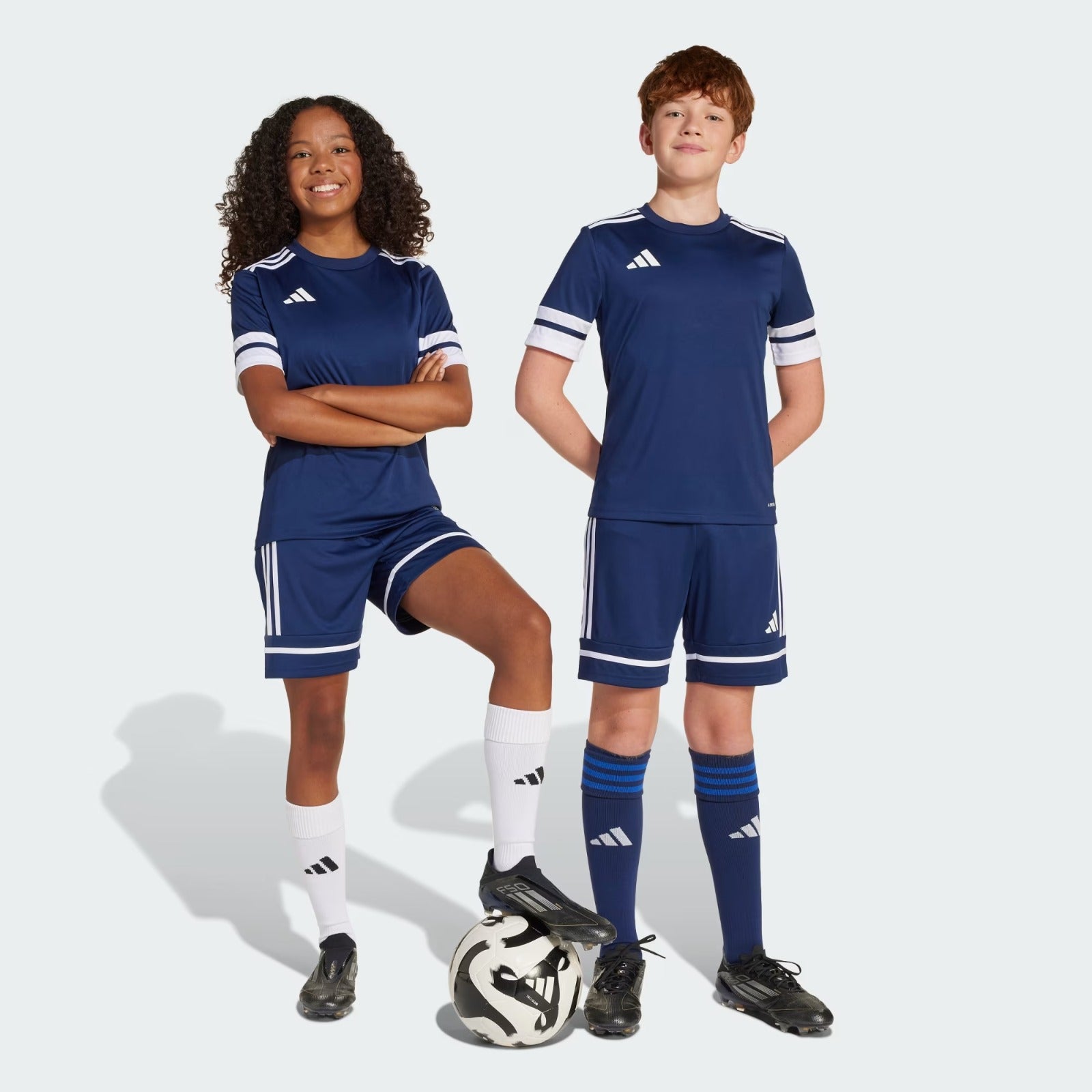 SHORT CON STRISCE BIANCHE E LOGO ADIDAS