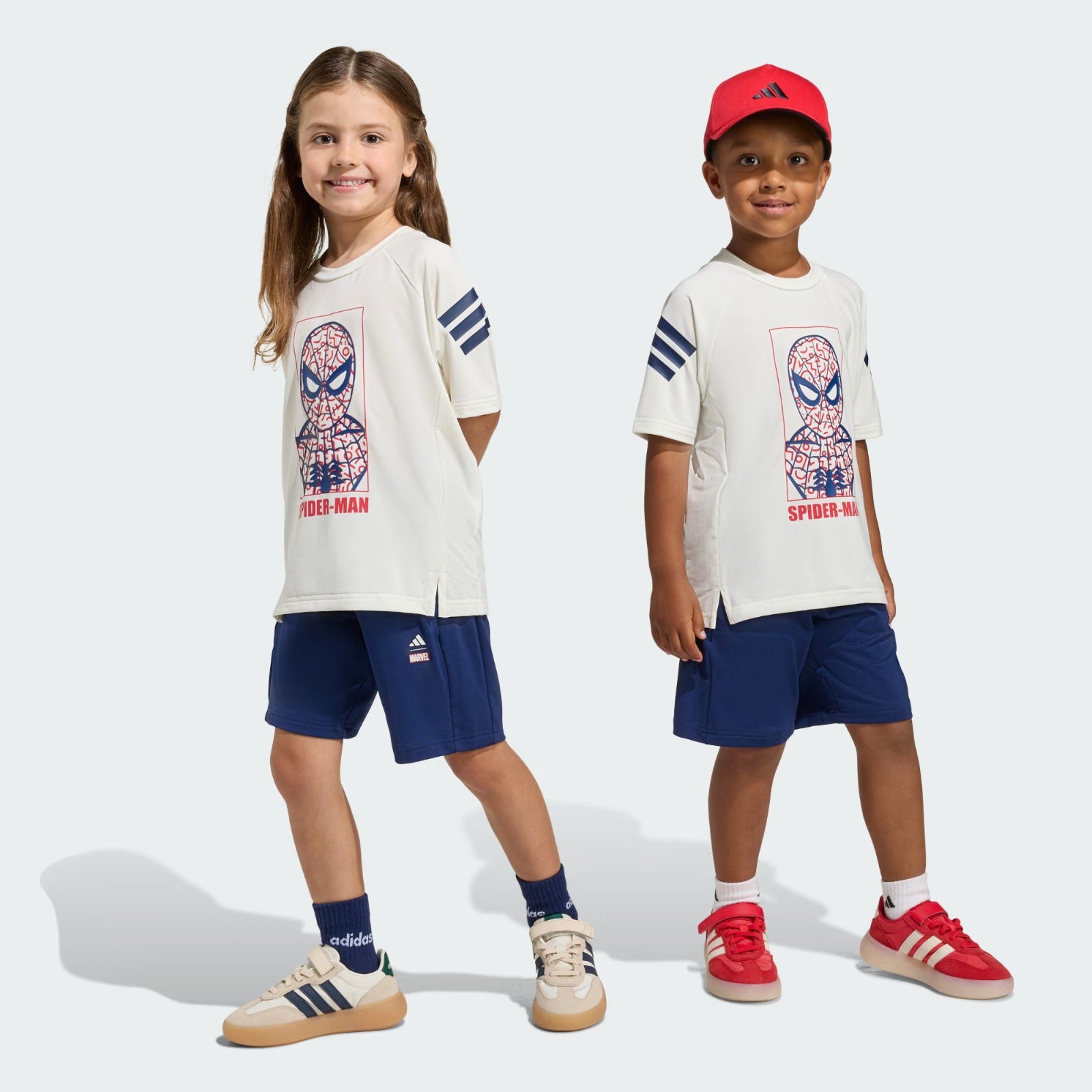 COMPLETO(MAGLIETTA +PANTALONCINI) MARVEL CON LOGO ADIDAS