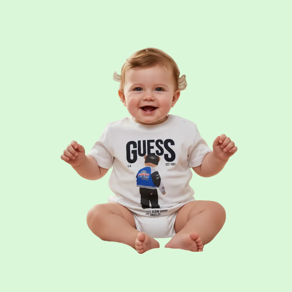 T-SHIRT CON SCRITTA GUESS E ORSETTO STAMPATO