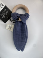 Orecchie in Mussola con Annello di Legno per la Dentizione-gots- Wooly Organic